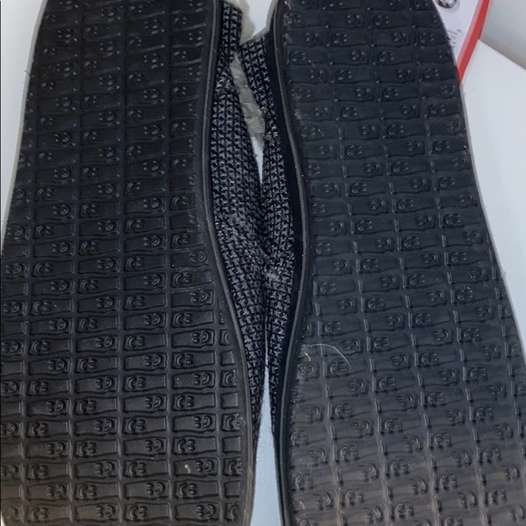 SANUK shoes - Picture 2 of 3